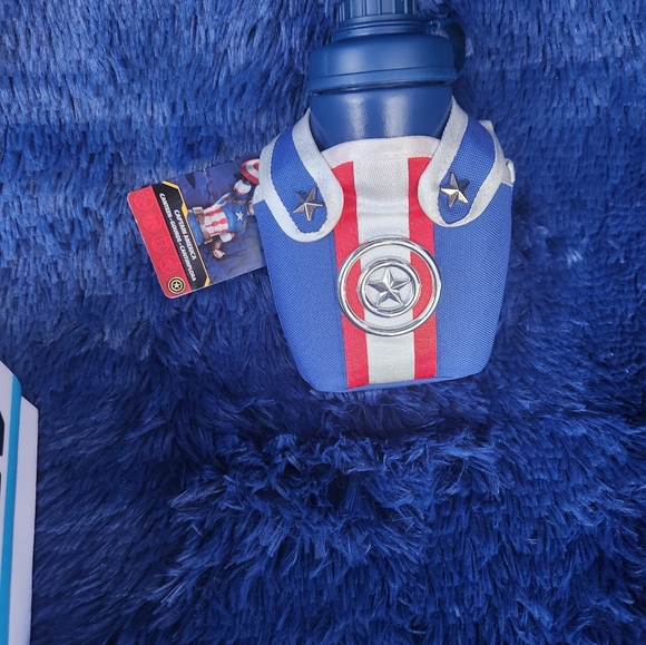 Avengers Capitan America water bottle & holder. - Picture 2 of 4